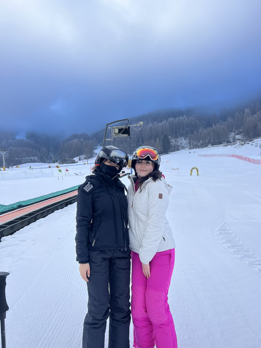 SJP Ski tweet media