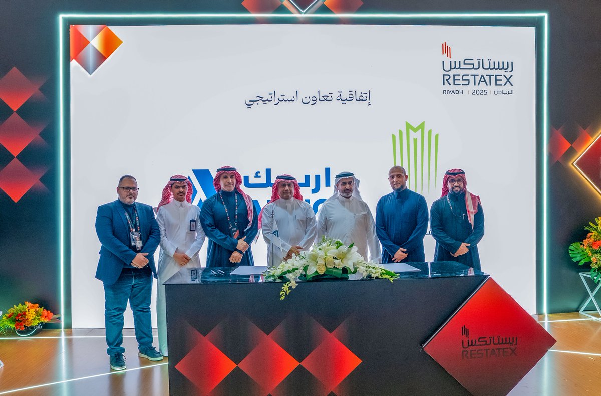 MadaProperties's tweet photo. تم توقيع اتفاقية تعاون استراتيجي بين شركة المطلق للاستثمار العقاري - أريك 
وشركة مدى العقارية، في خطوة تعزز التعاون وتدعم التطوير في القطاع العقاري.

نعتز بهذه الشراكة ونتطلع إلى تحقيق المزيد من النجاحات معًا!

#مدی #مدى_العقارية #موسم_الرياض #عقار #عقارات_الرياض #عقارات_السعودية #عقارات_فاخرة_الرياض #رؤية_2030 #الرياض_إكسبو_2030 #استثمارات_السعودية #اكسبلور #استثمار #realestate