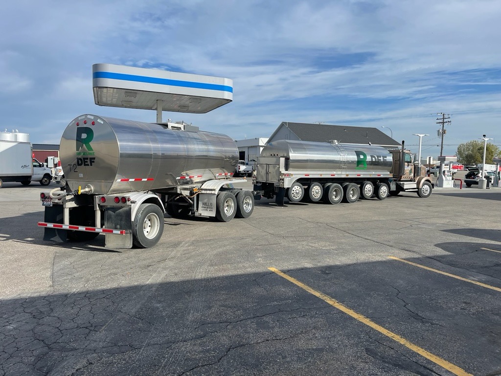askforridgeline's tweet photo. ๐ก Tip: Always store DEF in a cool, dry place and use dedicated DEF equipment to avoid contamination. Your engineโand the environmentโwill thank you! ๐๐ง
#AskForRidgelineDEF #FleetPerformance #DEFDelivery https://t.co/nRFhJHgBKV