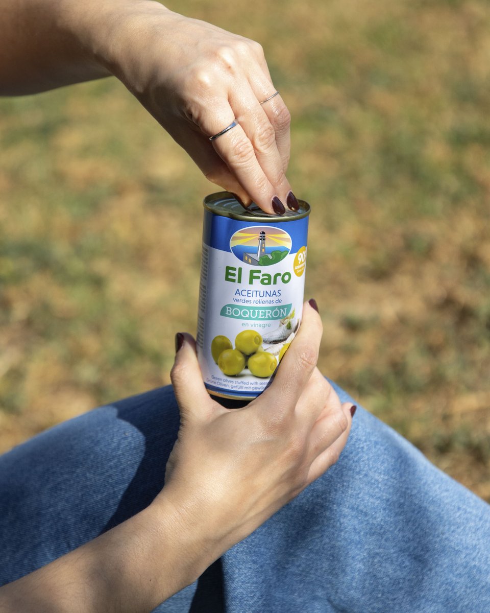 📢 Atención: Abrir esta lata puede causar antojos irresistibles. 🫒🐟

#aceitunasrellenas #boquerón #aceitunasverdes #ElFaroAceitunas