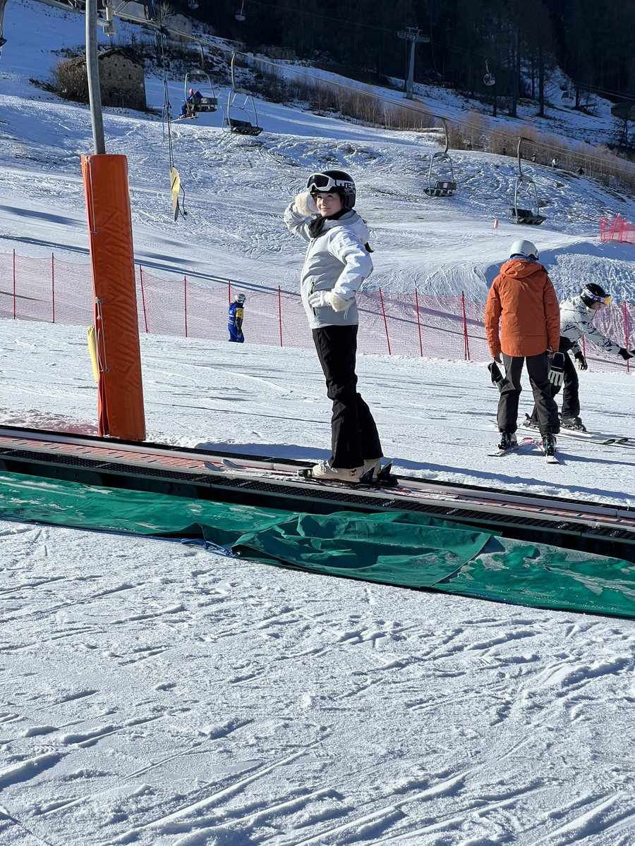 SJP Ski tweet media