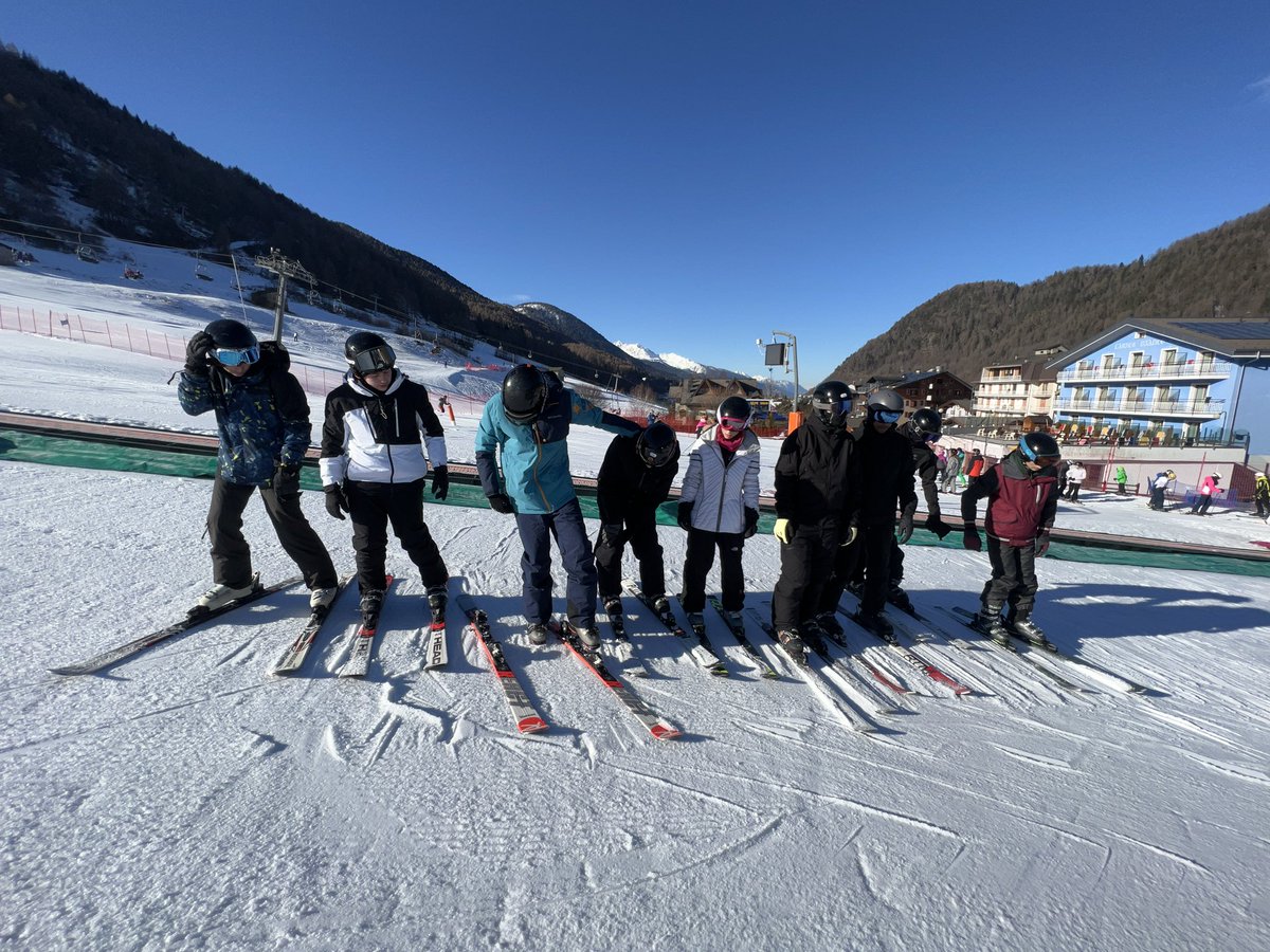 SJP Ski tweet media