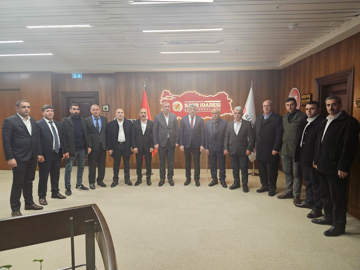 📢Teşekkür Mesajı 

Bingöl Muhtarlar Derneği Başkanı ve kıymetli üyeleri ile birlikte Cumhurbaşkanı Yardımcımız Sayın Cevdet YILMAZ başta olmak üzere Vekillerimiz Sayın Feyzi BERDİBEK ve Sayın Zeki KORKUTATA, İller İdaresi Genel Müdürü / Vali hemşehrimiz Sayın Mehmet Emin BİLMEZ’