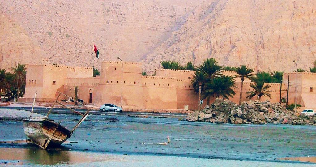 أحياناً ما يكون وراء كل قسوة قلب ،.
قلوب كانت أرق من أوراق الورد فخذلتها الناس والظروف .

#مساء_الخير