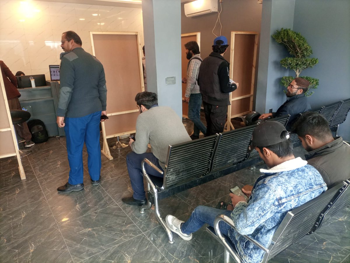 ctprwp's tweet image. 🚦 شہباز شریف پارک لائسنس سینٹر، راول روڈ – تمام خدمات جاری 🚦

سٹی ٹریفک پولیس راولپنڈی کے شہباز شریف پارک لائسنس سینٹر میں ڈرائیونگ لائسنس سے متعلق تمام سہولیات بلا تعطل جاری ہیں۔

🚦 اپنا ڈرائیونگ لائسنس بنوائیں اور محفوظ سفر یقینی بنائیں! 🚦

#DrivingLicense #LearnerPermit