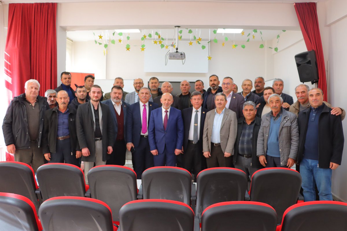Çay ilçemizde 20 köy muhtarımızın katılımıyla oldukça verimli bir toplantı gerçekleştirdik.

Köylerimizin ihtiyaçları, devam eden projeler ve karşılaşılan sorunlar üzerine kapsamlı bir istişare yaparak, muhtarlarımızın kıymetli görüş ve taleplerini dinledik.