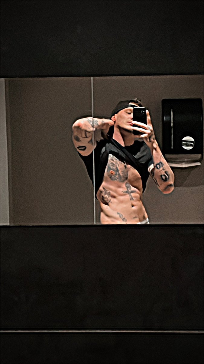 luca_giunta_'s tweet photo. Gym done 
Link 🔗 😘 https://t.co/rJmgjaBz6Q