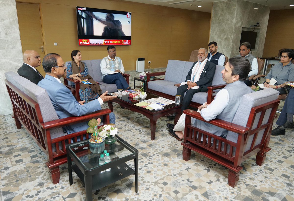 Met with Sh Agni Deo Singh, Minister of Employment, Productivity &amp; Industrial Relations, Fiji to explore ways to enhance cooperation in skills and deepen our partnership. Excited about India's commitment to stronger bilateral ties through skill development programs!