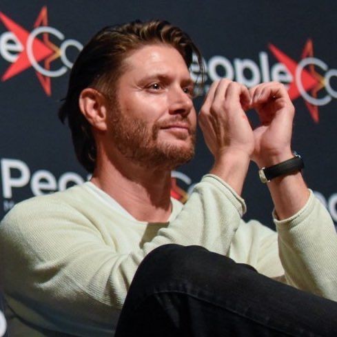 Rose_ackles_'s tweet image. good morning y'all