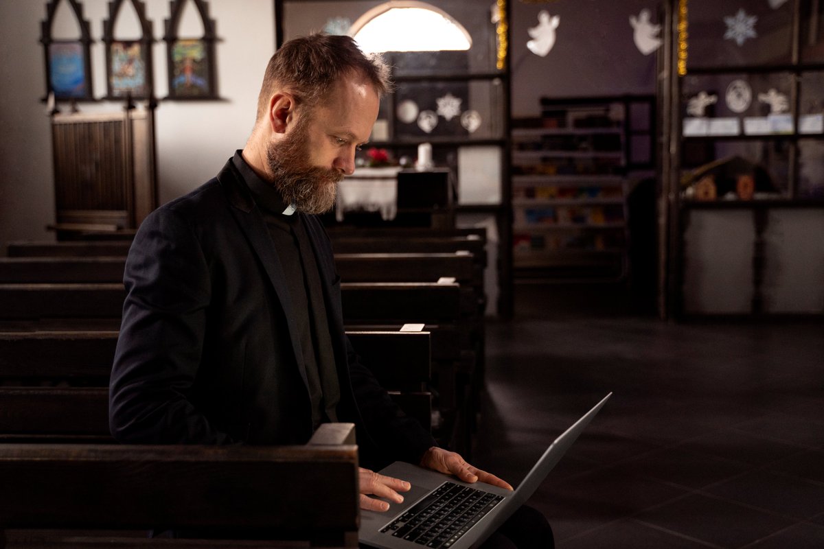 larriemoses's tweet photo. 🔥 AI is in the pulpit! Should pastors use AI to prepare sermons? 🤔
Some say it’s just a study tool. Others warn it could replace spiritual preparation.
Let’s break this down! A THREAD 🧵👇🏾
#AI #ArtificialIntelligence #FaithAndTechnology #TechInChurch #ChurchTalks https://t.co/LDZgjfz7Gf