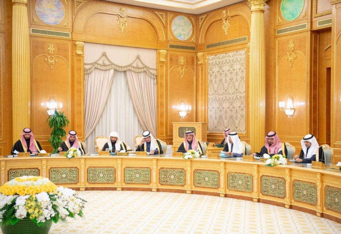 "مجلس الوزراء" يشيد بافتتاح 600 شركة عالمية مقراتها بالمملكة؛ في ظل ما يتمتع به الاقتصاد السعودي من استقرار وثقة على المستوى الدولي وآفاق نمو واعدة، ووجود الكفاءات والخبرات المتميزة، علاوة على الموقع الاستراتيجي.