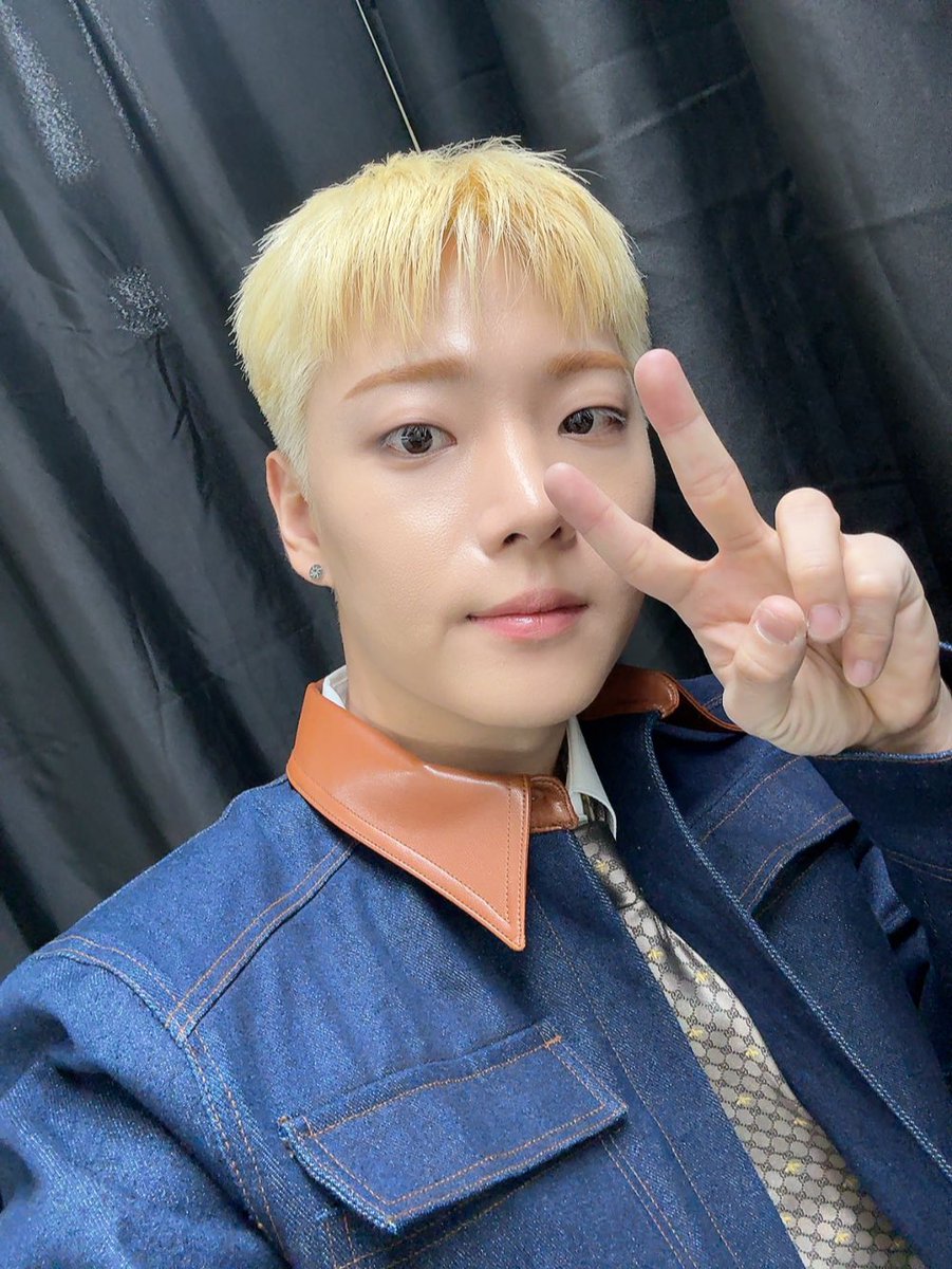 ONF_members's tweet photo. [#이션] 컴백했어용 잘부탁드립니다🧡 https://t.co/fDc3OG1jnL