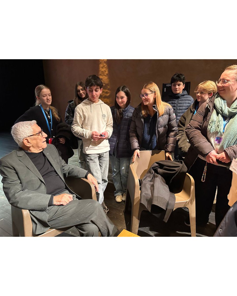 camp_des_milles's tweet image. 250 collégiens &amp;amp; élus rhodaniens au Camp des Milles, à l’initiative du dept. Rhône. Ils ont découvert ce site d’internement et de déportation &amp;amp; les dangers du racisme et de l’antisémitisme.
Visite du site, hommage aux victimes de la Shoah, ateliers interactifs sur les mécanismes…