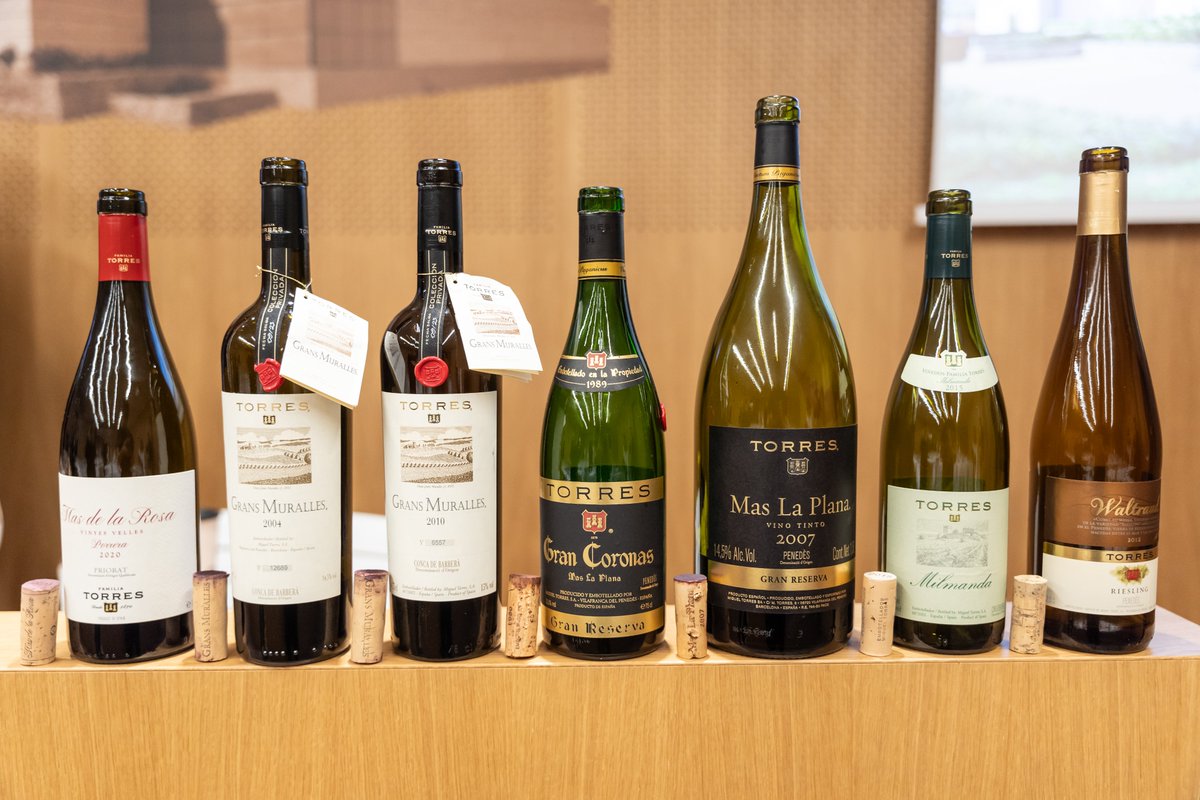 Molt agraïts per reunir al senyor Miguel A.Torres, president de Família Torres, i la seva filla Mireia Torres, Directora d’Innovació i Coneixement i de Jean Leon, i poder tastar ampolles úniques: anyades antigues dels vins que formen la Col·lecció Privada de la família.