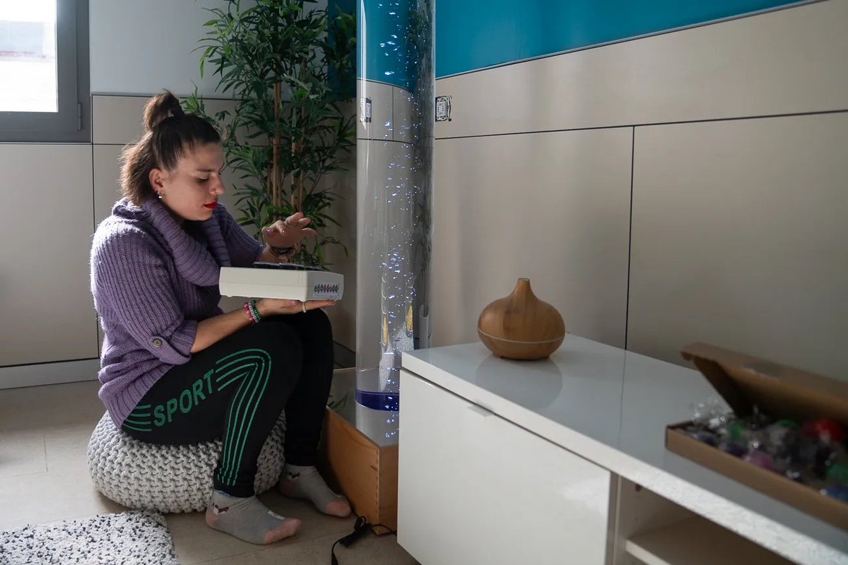 MenniNavarra's tweet image. 🔮💈 REPORTAJE SOBRE LA #COMFORTROOM | 'Cuando la luz, el sonido, los aromas y el tacto se convierten en un abrazo'

📲💻 Leer el reportaje completo: vía @NavarraCapital: navarracapital.es/cuando-la-luz-…

#ComfortRoom #Bienestar #Relajación #SaludMental #EquilibrioEmocional #Mindfulness