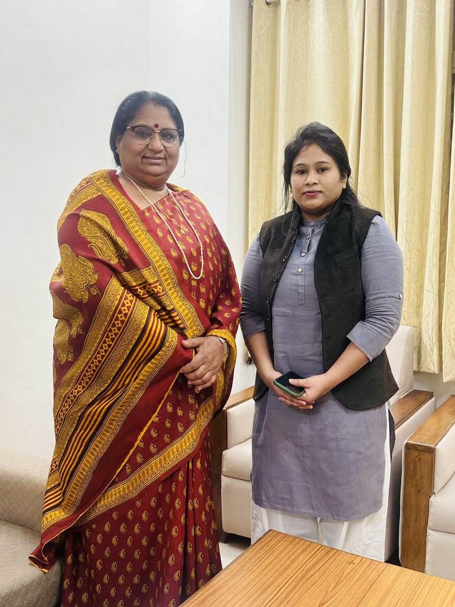 आज भोपाल में महिला एवं बाल विकास मंत्री सुश्री निर्मला भूरिया  जी से उनके निवास पर भेंट की !! 

#bjp 
#bjp4india 
#bjpmpofficial