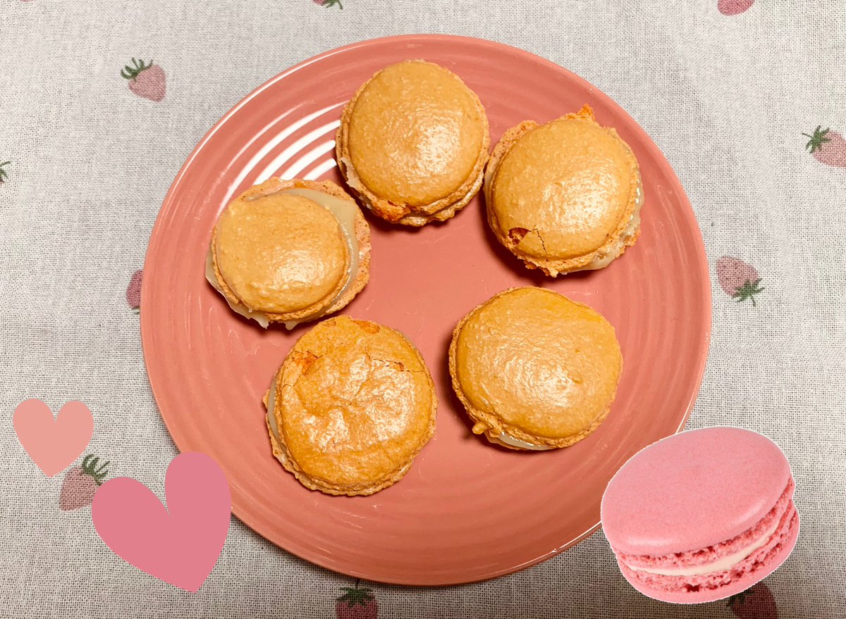 マカロン作ったよ?? 初めて作った(•ㅂ•)و 次はもっと上手く形作れる 