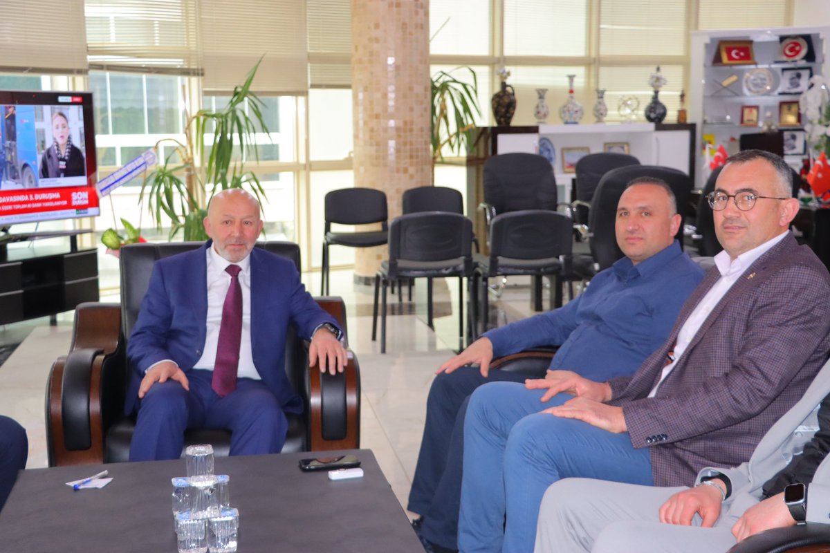 siper_mehmet's tweet photo. Çay Belediye Başkanımız Yaşar Kemal Kantartopu’yu Meclis Üyelerimiz ve Daire Müdürlerimizle birlikte makamında ziyaret ettik. Misafirperverliği ve samimi ev sahipliği için kendisine teşekkür ediyoruz. https://t.co/UGRn7aO85e