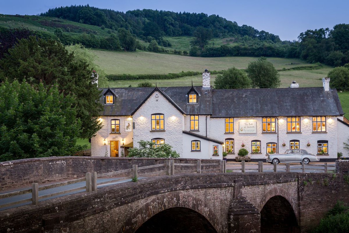WeAcceptPets's tweet photo. 🏡 Set on the edge of the River Monnow, near the picturesque village of Skenfrith, The Bell offers a charming setting for romantic getaways, special occasions &amp; weddings.

Accepts 🐶🐈
https://t.co/URzjhFb5qx

#CountrysideRetreat #RomanticGetaway #DogFriendlyStay #Skenfrith https://t.co/DWNPvbYEIW