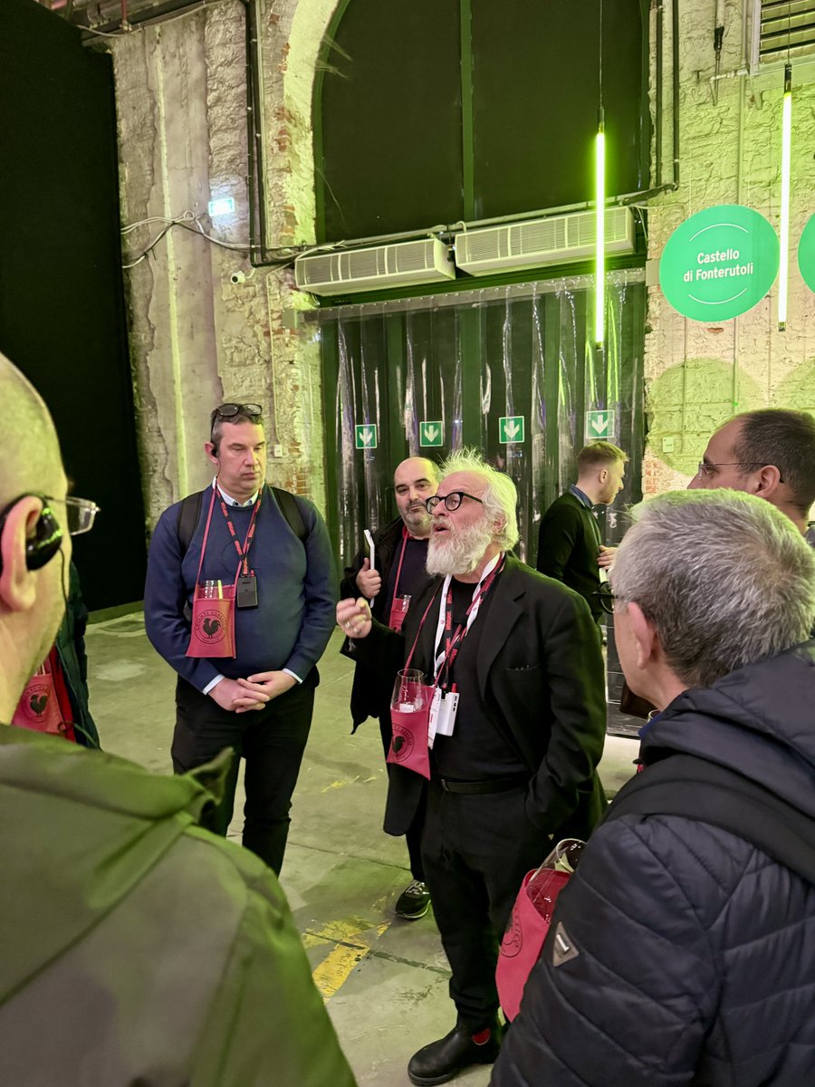 Il viaggio continua con due wine tour:

🔺 La Piramide del Gallo Nero – Riccardo Margheri
Un percorso attraverso Annata, Riserva e Gran Selezione del #ChiantiClassico.

🌍 UGA del Sud – Fabio Ceccarelli
Scopri come il terroir influenza il carattere di ogni vino.