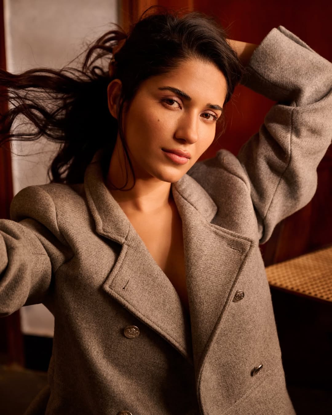 GkEwJ66XcAAA7Op?format=jpg&name=large