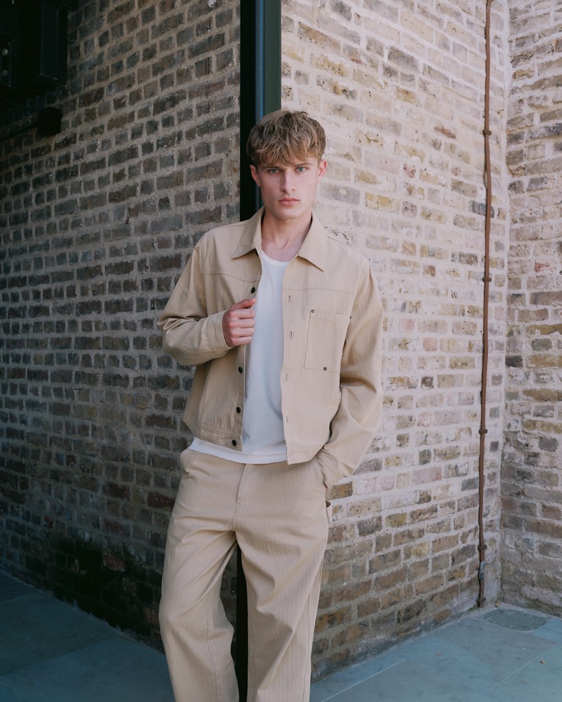 Religion_UK's tweet image. Designed in a stylish boxy fit, the Denim Jacket in sand, an essential transitional piece. Complete the look with our Work Wear Pants ⁠
Jacket - rlgn.shop/uh4IA
Pant - rlgn.shop/uh4Iy
.⁠
#coord #ootd #mensstyle #denimjacket #twopiece
