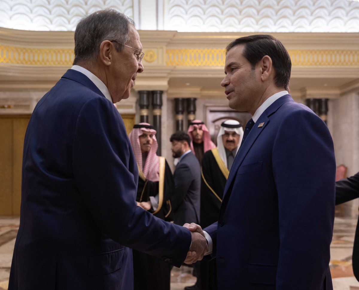 tmrrah9's tweet photo. بين امس واليوم …❤️.

( بيّض الله وجه اهل العوجا🇸🇦 )

 #المملكه_تقود_العالم_نحو_السلام https://t.co/cAWA6p6vFf