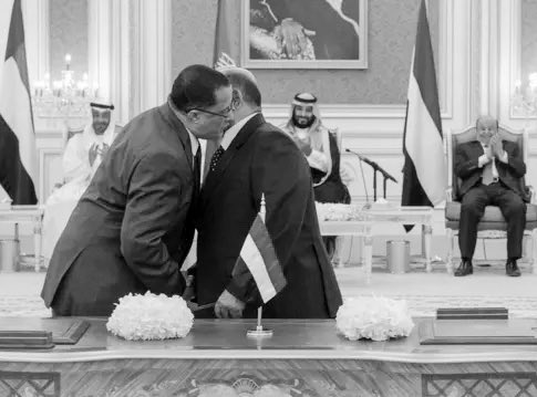 tmrrah9's tweet photo. بين امس واليوم …❤️.

( بيّض الله وجه اهل العوجا🇸🇦 )

 #المملكه_تقود_العالم_نحو_السلام https://t.co/cAWA6p6vFf