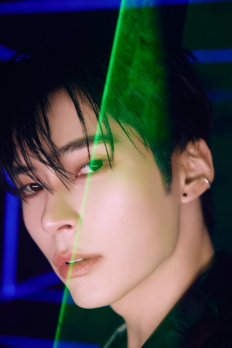 Have you figured out the concept of ZB1’s fifth album, BLUE PARADISE, from these photos?