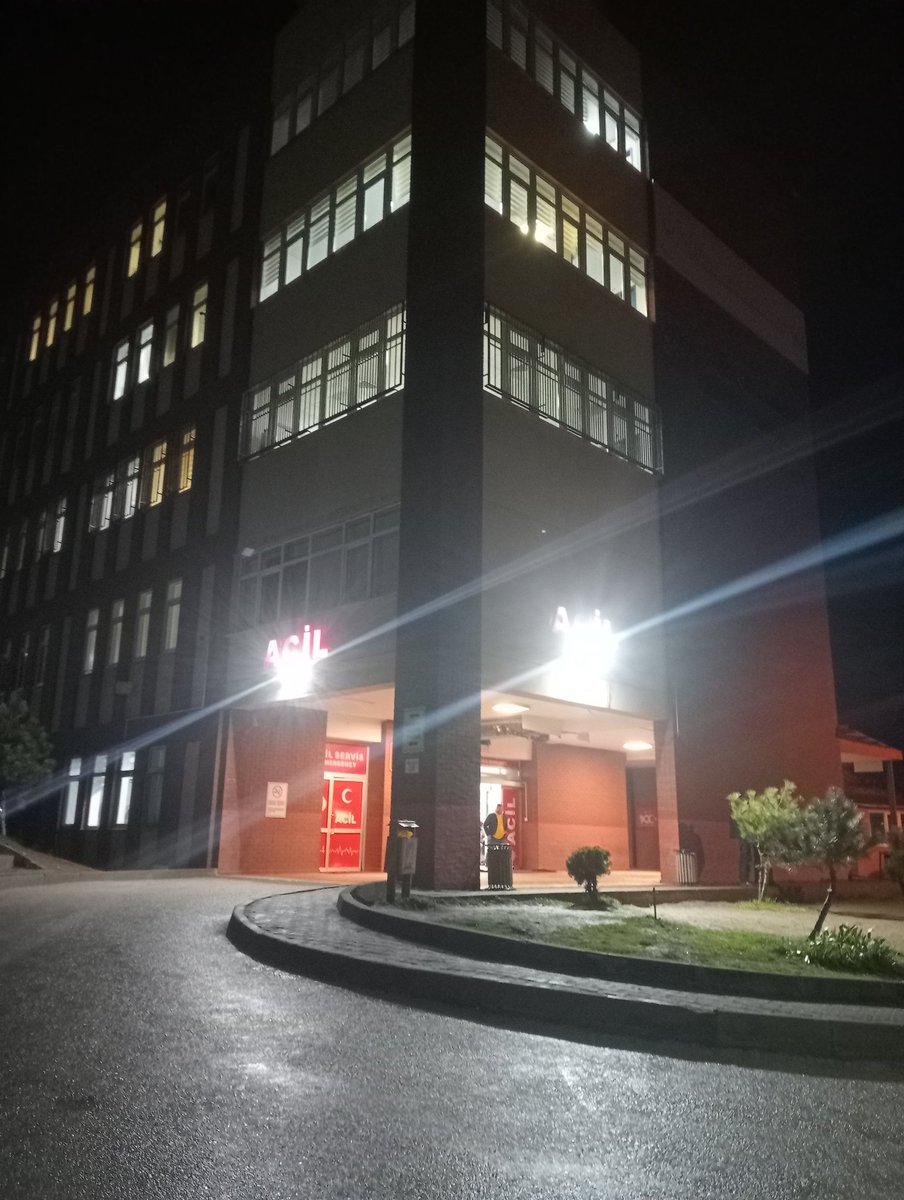 Dün gece hastane'de beklerken bizlere Çay,simit,meyve,sebze,su getiren bizimle birlikte hastanede bekleyen Bolu'lu ve Bolusporlu abilere kardeşlere teşekkür ediyoruz Allah razı olsun🙏🏻Yolunuz düşerse kapımız her zaman açıktır.

#Ankaragücü | #Sağkapalı