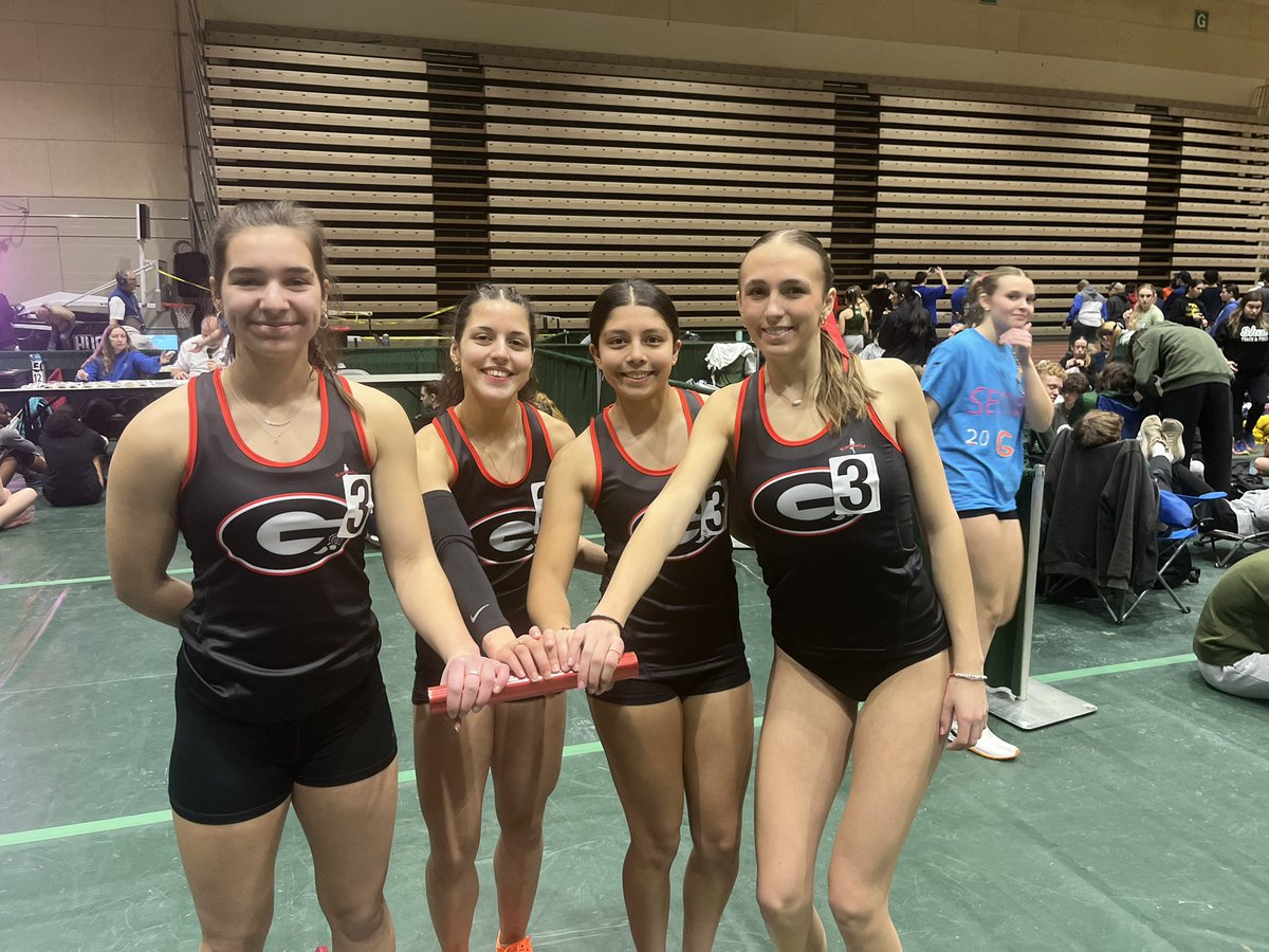🥇Section 2 Champions!!! 
Evynn Burnett, Kirsten Barnhart, Maryn Vrooman, and Saida Assabahi had an amazing race to bring home the championship in the 4x200m relay! 
🔥What a way to start the meet!