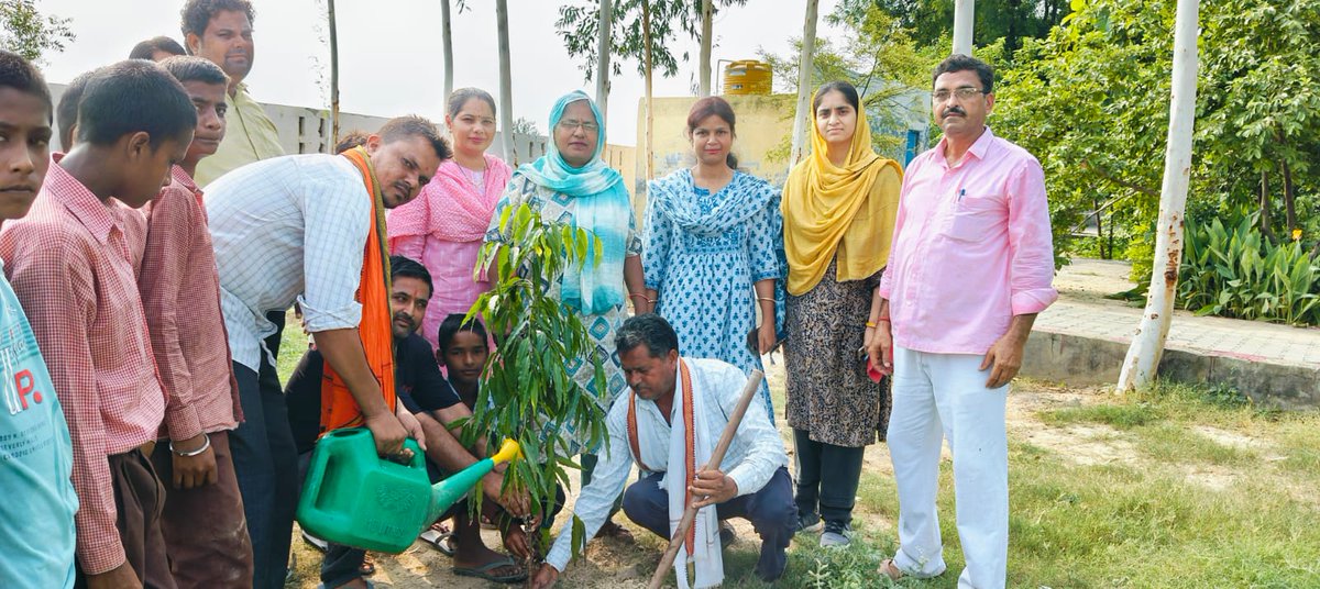 vimalvikasvimal's tweet photo. 🌱🌱 #प्रकृति_मित्र 🌱🌱
*🌳#eco_club 🌳🌴
#missionforlife
🌳🌳🌳🌳🌳
वृक्षों की जब करोगे रक्षा, तभी बनेगा जीवन अच्छा
गतिविधि : पौधा रोपण
श्रीनिवास शर्मा
कंपोजिट विद्यालय जहांनगढ़, टप्पल
जिला #अलीगढ़
संकलनकर्ता : डॉ० ज्योति मिश्रा
टीम प्रकृति मित्र
@shikshansamvad https://t.co/VvC9YVpMBq