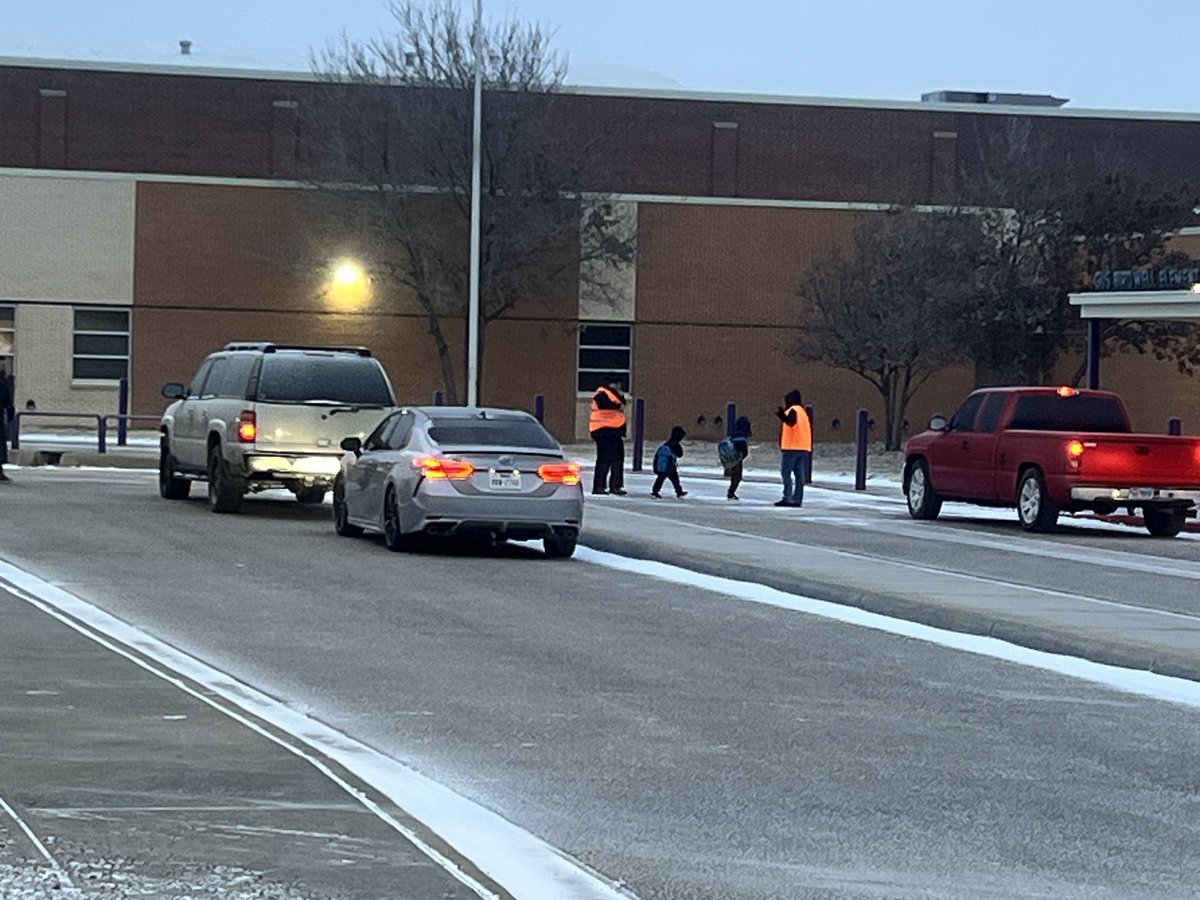 sbellsnyder's tweet image. It’s 3 degrees here this morning with a windchill of -12.  Cold and getting colder! 

Our #Teachers are out in the cold making sure our kids get safely into school this morning. 

We ❤️ and are thankful for our rural schools and Teachers. #txed #txlege 

@GovAbbott 
@TPPF…