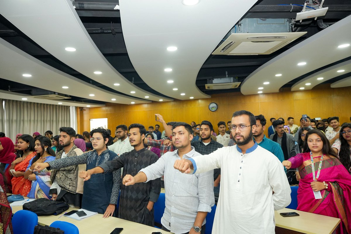 cdstf_2024's tweet photo. Arif Faisal, Programme Specialist at @UNDP_BD led the #ClimateAction Pledge at the @cdstf_2024, S2 urging us all to reduce plastic use, adopt sustainable practices, and stay informed.
Together, we can drive impactful change for a greener tomorrow!
#CDSTF2025 #CDSTF #DIU_CDSTF https://t.co/kqPKT4NMJv