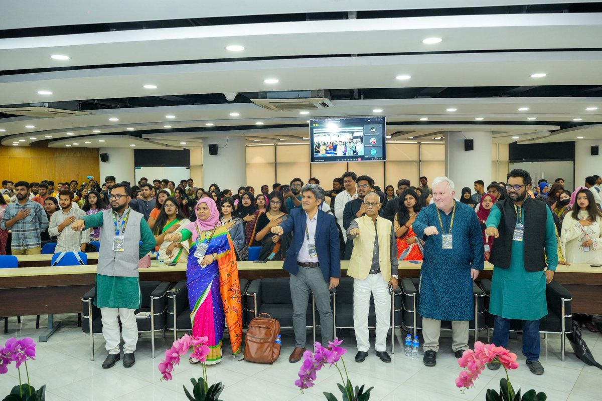 cdstf_2024's tweet photo. Arif Faisal, Programme Specialist at @UNDP_BD led the #ClimateAction Pledge at the @cdstf_2024, S2 urging us all to reduce plastic use, adopt sustainable practices, and stay informed.
Together, we can drive impactful change for a greener tomorrow!
#CDSTF2025 #CDSTF #DIU_CDSTF https://t.co/kqPKT4NMJv