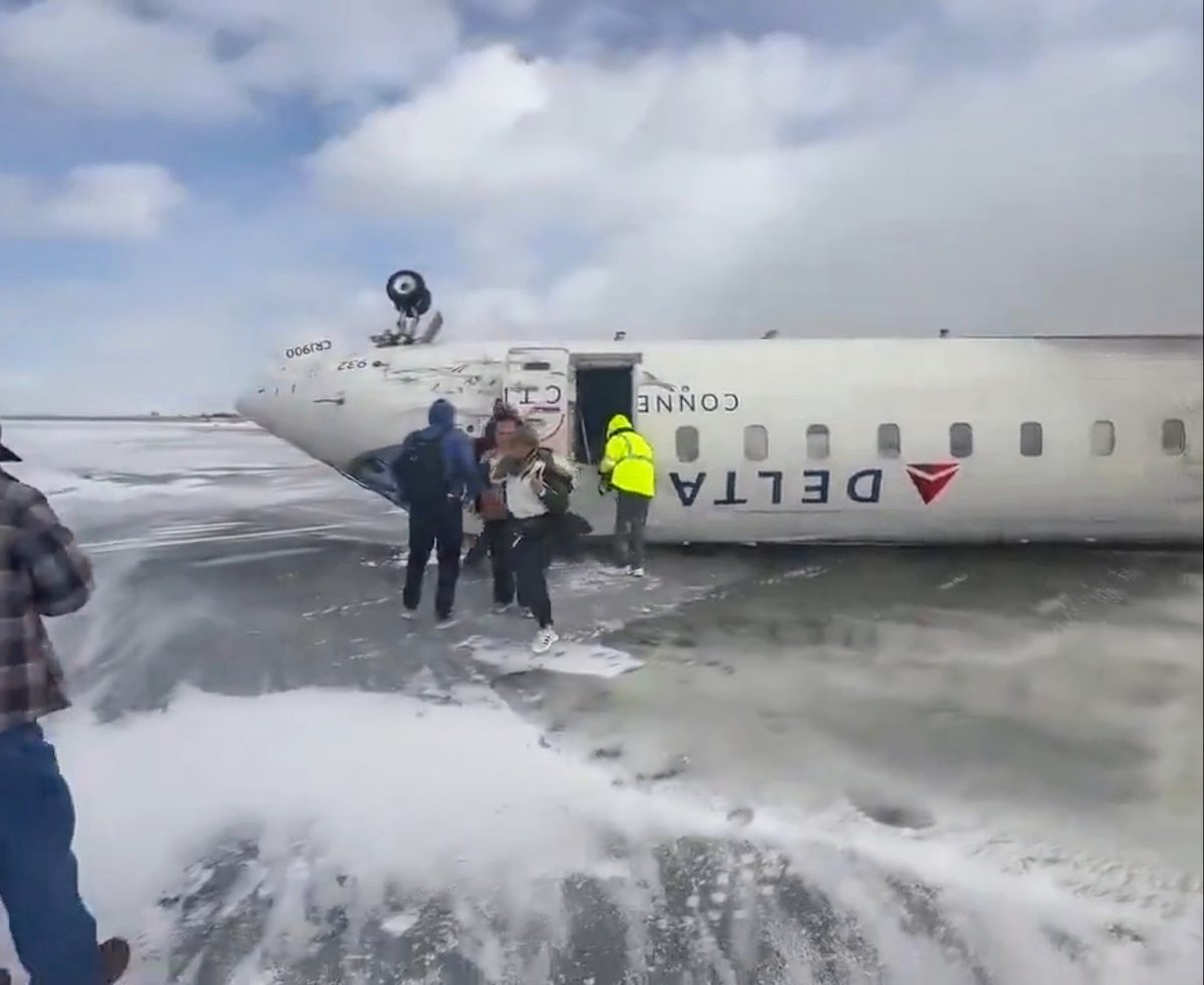 ImranAslam_pk's tweet photo. 1 of 2 Probable Cause #DeltaPlanecrash #pearsonairport:
Wind Shear close to the  ground probably caused the hard landing, resulting in the gear collapse and subsequent wing breakage/rollover. Temprature inversion.... Cont'd. 
#Delta4819 #DeltaCrash
#DeltaAirlines #Toronto #CRJ900 https://t.co/Bigllh01AN