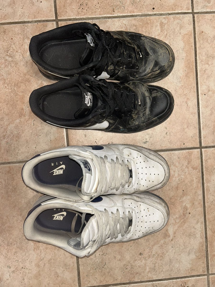 Masterale47's tweet photo. Puoi scegliere da quale iniziare, l’importante è che alla fine del tuo lavoro siano come nuove 😈😛

#cashmaster #moneyslave #sneakers #footmaster https://t.co/kcNYn9qa13