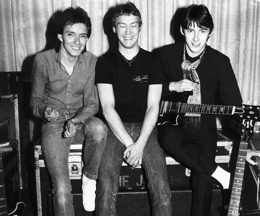 I'm glad we had the chance to work together as much as we did.

My thoughts are with Leslie and his family at this very difficult time - Bruce Foxton

(4/4)