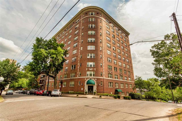 YIMBYLAND's tweet photo. Birmingham AL has a very underrated pre-war housing stock and pretty walkable neighborhoods. 

You can thank it's pre-war industrialization for giving it an urban fabric that looks much more like a northern city than a southern one. https://t.co/S0Pd75BO6L