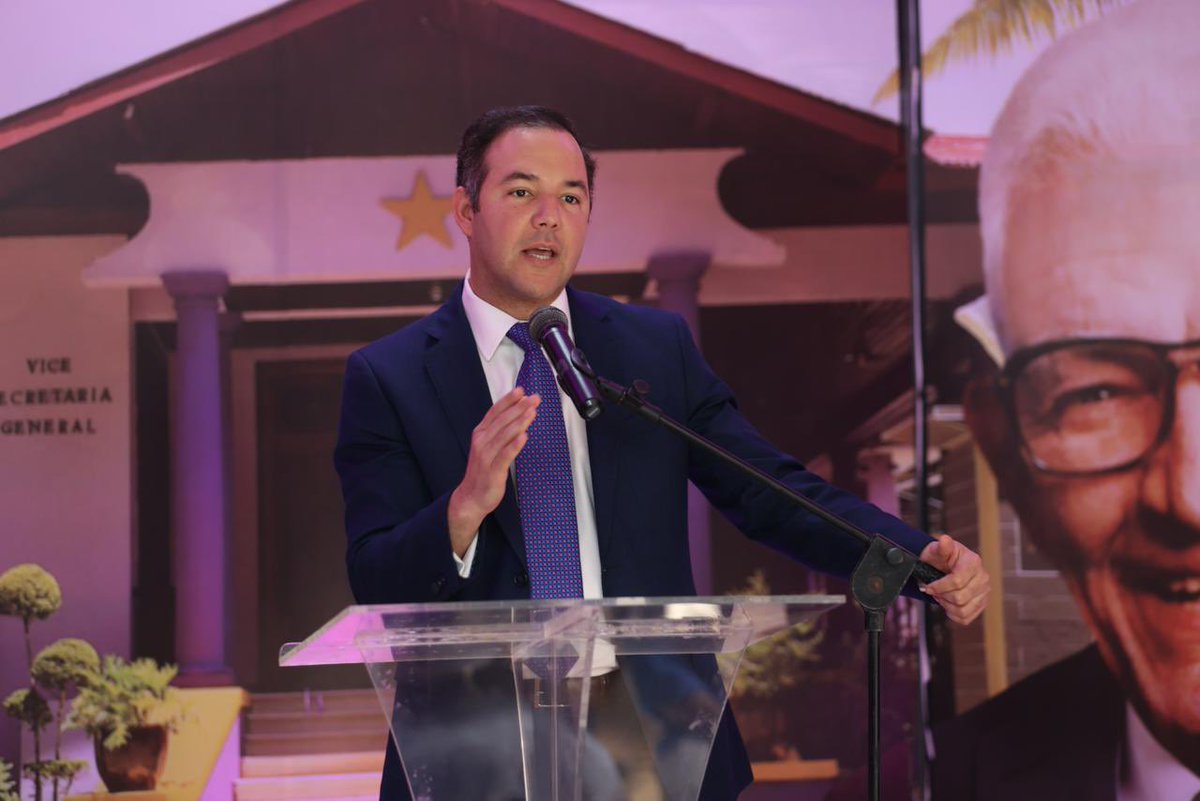 PLDenlinea's tweet photo. @JohnnyPujols: “¡Salgan a transformar el mundo, y a poner el PLD en el lugar que le corresponde!” 

#JPLD https://t.co/IZhvezeaJx