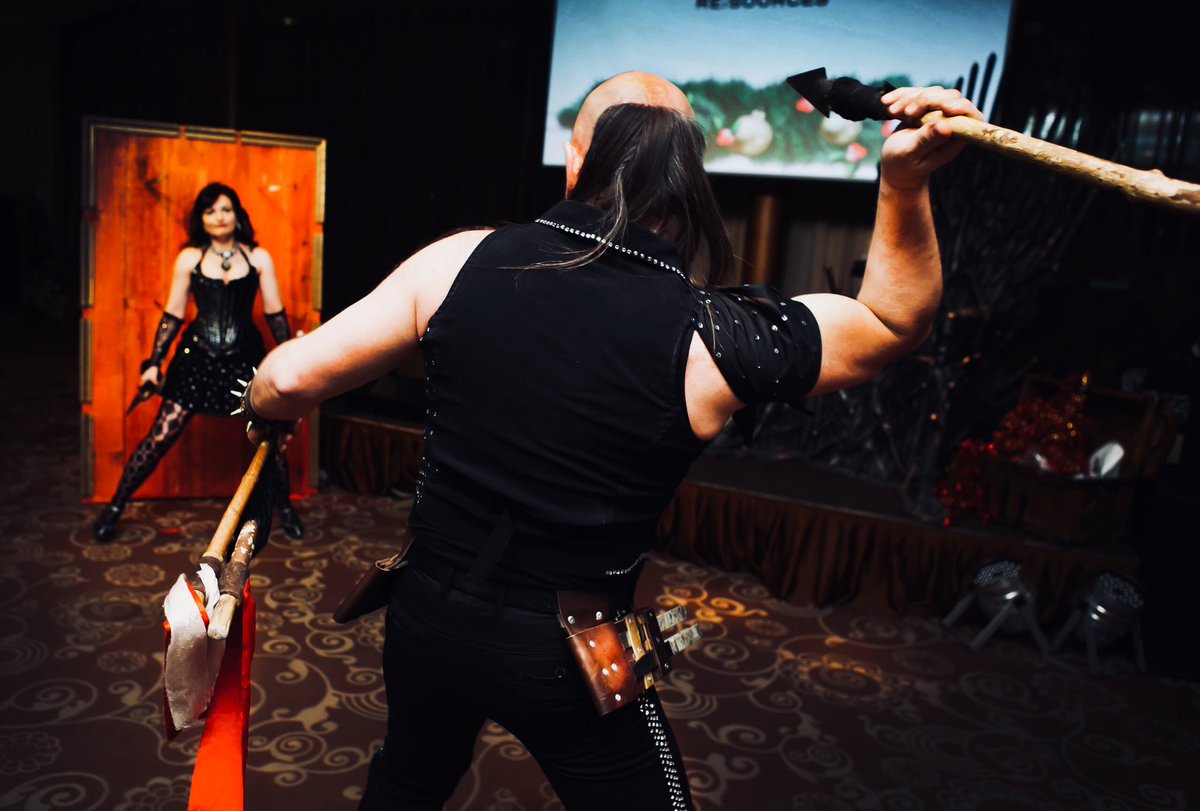 KrychunIgor's tweet photo. Javelin throwing #igorkrychun #eventberlin #dinnershow #knifethrowingact #varietéshow #cabaret https://t.co/4aSBBL0WS1