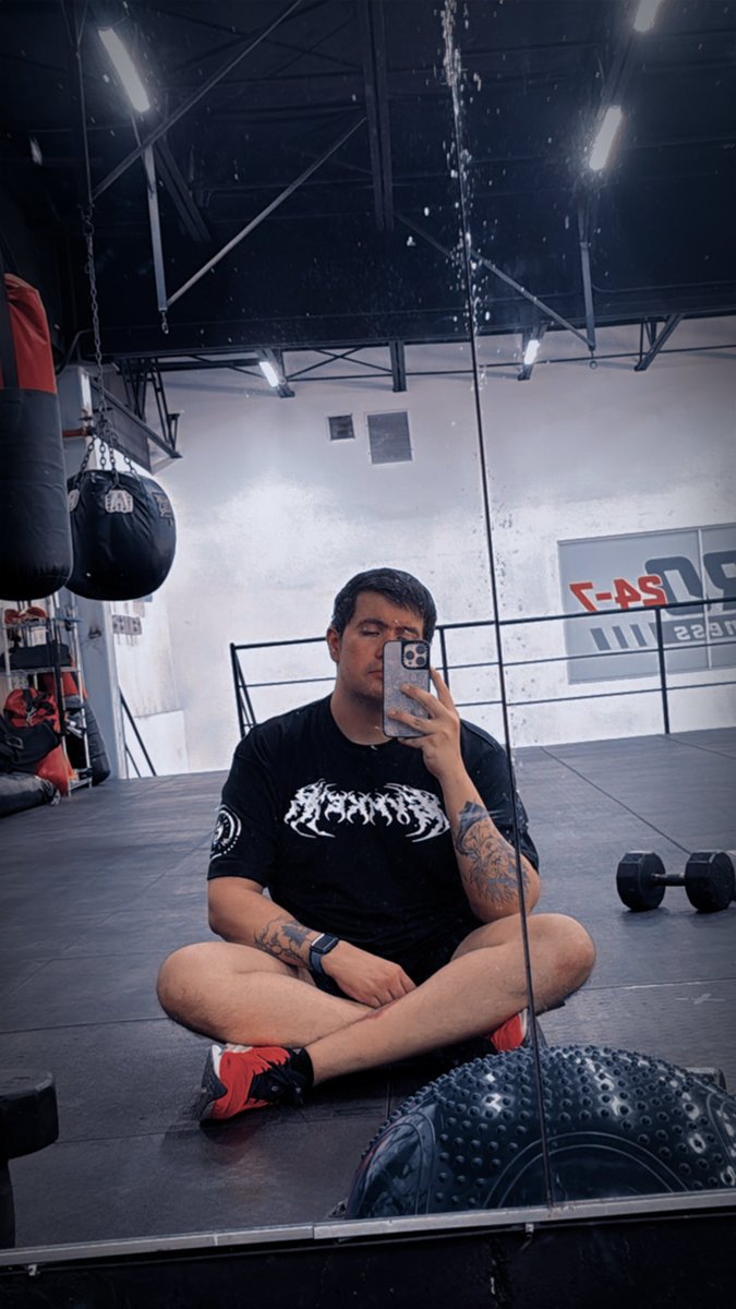 Animesshon's tweet photo. Empezando el martes con todo! 🫡

#gym #Pokemon https://t.co/UbnPDUXmg9