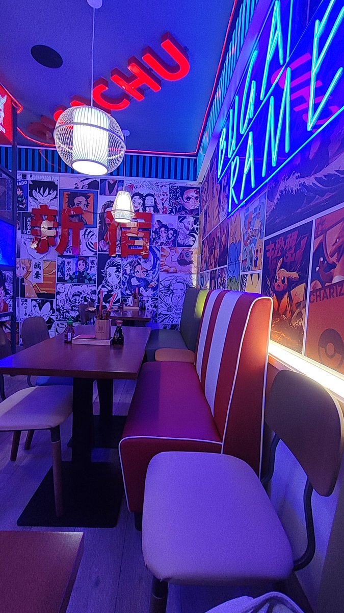 alexaandrajm06's tweet photo. Jorge y yo nos hemos propuesto comer Bugaramen en cada ciudad q vayamos, y en Madrid no iba a ser menos... https://t.co/QwHfCcjewB