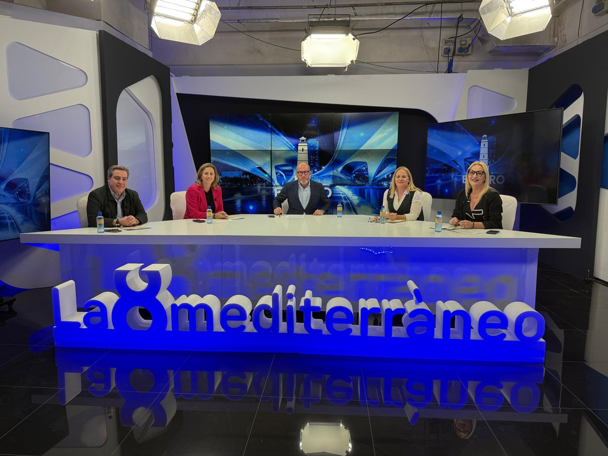 La 8 Mediterráneo (@la8mediterraneo) on Twitter photo 🔵 ¡Empezamos ya! Hoy <a href="/LuisMotes/">luismotes</a> enciende #ElFaroLa8 con <a href="/JoseMa_Llanos/">José María Llanos</a> <a href="/_laurachulia/">Laura Chulià Serra</a> <a href="/rosaperis1/">rosa peris</a> <a href="/MariaJosepAmigo/">Maria Josep Amigó</a>. Nos puedes ver en tu 📺 y a través de tu 📱💻en laocho.tv 🔵 🔵 ¡Empezamos ya! Hoy <a href="/LuisMotes/">luismotes</a> enciende #ElFaroLa8 con <a href="/JoseMa_Llanos/">José María Llanos</a> <a href="/_laurachulia/">Laura Chulià Serra</a> <a href="/rosaperis1/">rosa peris</a> <a href="/MariaJosepAmigo/">Maria Josep Amigó</a>. Nos puedes ver en tu 📺 y a través de tu 📱💻en laocho.tv 🔵