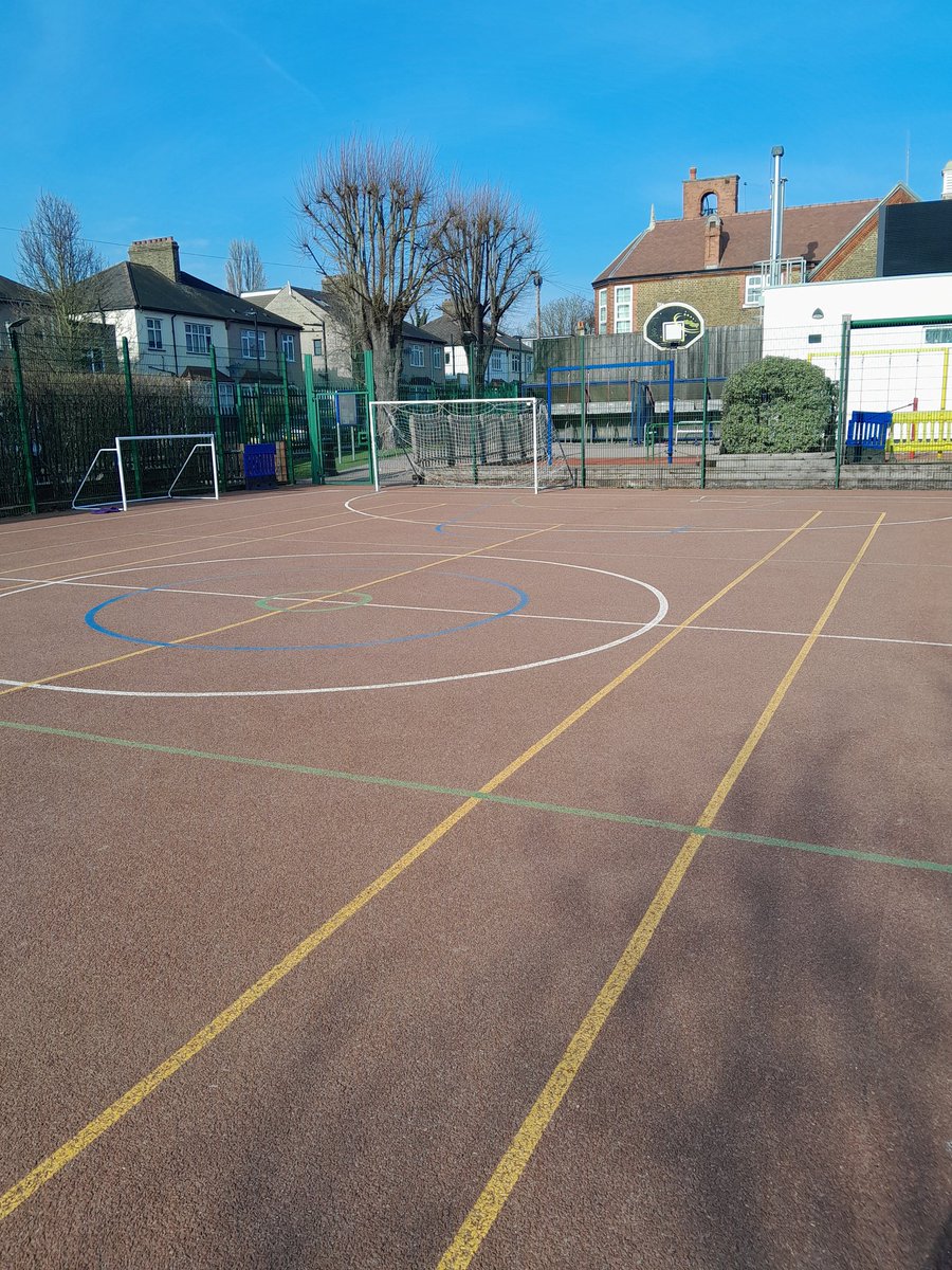 TopmarkSports's tweet image. Fun in the sun at Gordonbrock Holiday Club today! So much amazing, outdoor space for our children! 

#TOPMARK