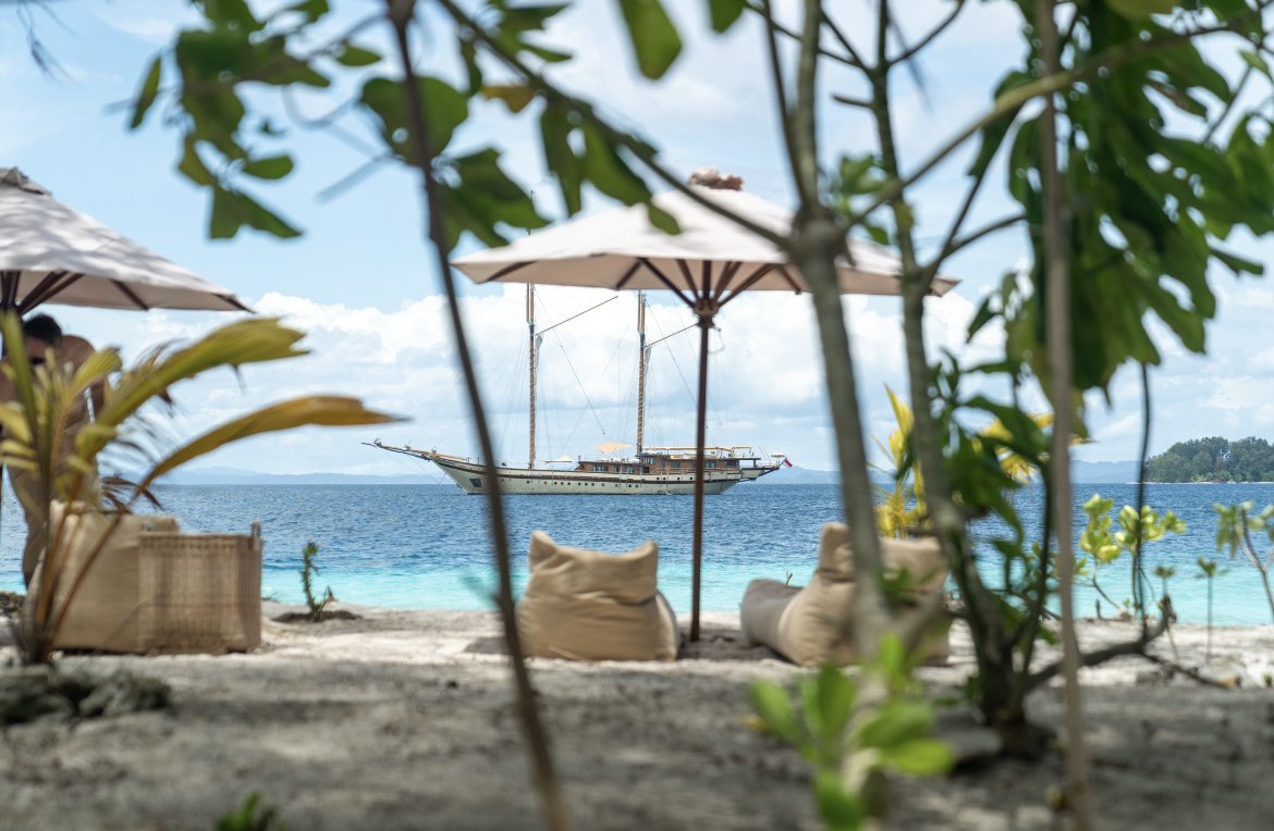 EYOS Expeditions tweet media