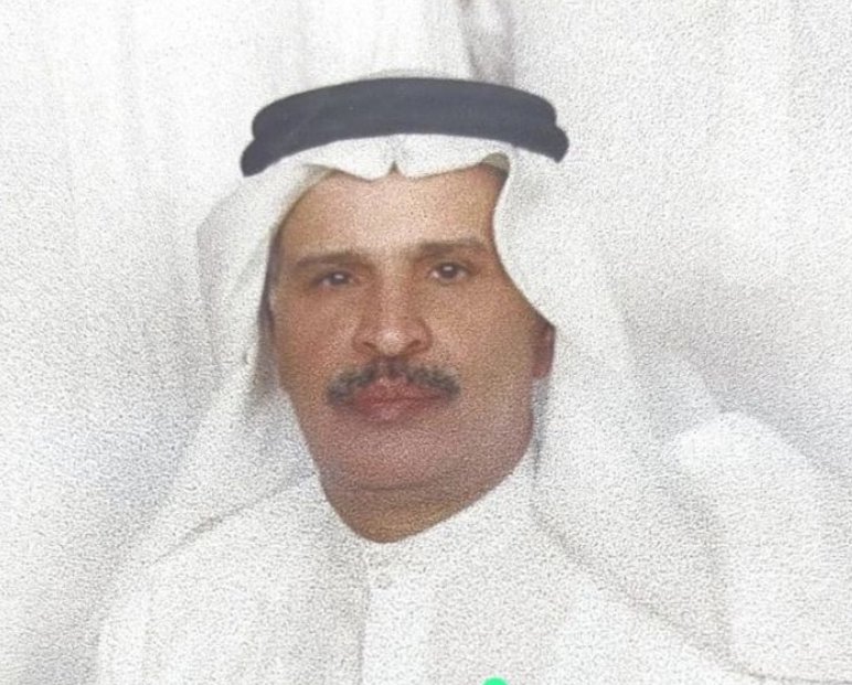bawazeer111's tweet photo. ■ رحل أبو محسن!!.
▪︎قدري في هذه السنوات الأخيرة أن اودع في كل شهر من هذه السنوات العشر العجاف الأصدقاء من الرجال-الرجال.
▪︎▪︎هذا المساء أبلغت قبل دقائق من قبل الأخوين عبدالرحمن البريد العطاس و محسن بن سالم العطاس وفاة الاخ و الصديق الرجل السيد:سالم بن علوي العطاس(الموت ) بعد ما لا يقل عن عشر سنوات من المعاناة مع المرض..ورغم ذلك فإن فقدان رجل بحجمه و تاريخية العلاقة به و اختبار معدنه و مواقفه يلقي بثقل الفراق علي- يرحمه الله..ويسحبني الي ذكريات 60 سنة من العلاقات الاجتماعية و الوطنية بتلك الهامة الكريمة. 
▪︎▪︎خلال حرب صيف 1994 كنت في عدن.. لم تنقطع اتصالاته باسرتي في #الرياض و لم تنقطع اتصالاته بي في #عدن و #حضرموت حتى التقينا.. أبو محسن لا يعوض- ولكن في عاقبته من الابناء الخير الكثير  علما و اخلاقا و موروثا اجتماعي.. عزانا لهم في هذا الكبير  بحجمة والوفي بأفعالك، وننتظر منهم الوفاء له فمن خلف يقول #الحضارم ما مات- رحم الله أبو محسن وتقبله الجنة فهو ضيفه وهو أكرم الأكرمين-ولا نقول إلا إنا لله وإنا إليه راجعون. 
▪︎▪︎