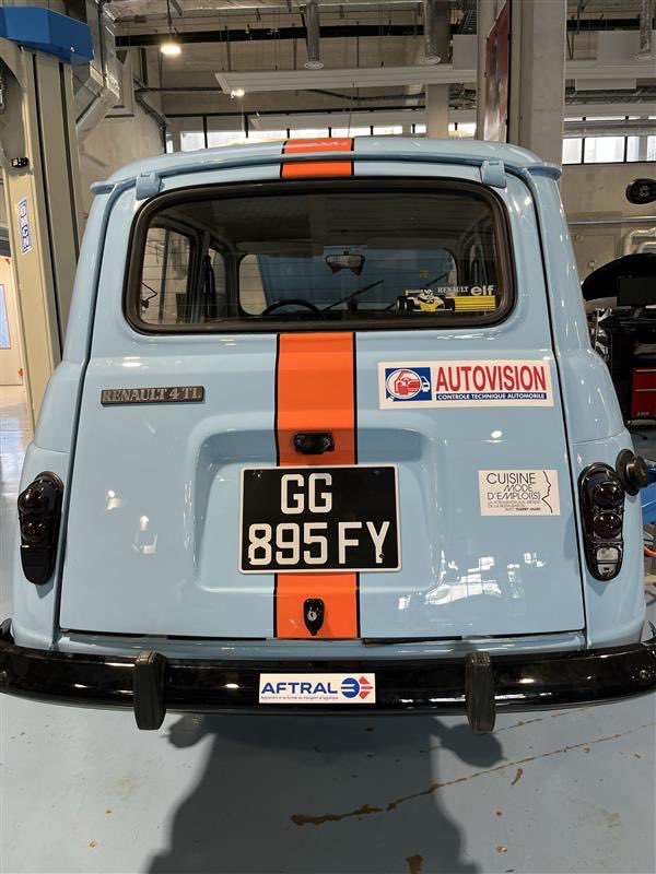 🚗💨 Cap sur l'aventure solidaire ! 🌍

À Cuisine Mode d'Emploi(s), la solidarité est au cœur de nos valeurs. L'école de Nice a offert 40 kg de denrées aux équipages du Campus Sud des Métiers pour le 4L TROPHY 2025 ! 🏁

Bonne route et succès à tous ! 👏

#4LTrophy2025