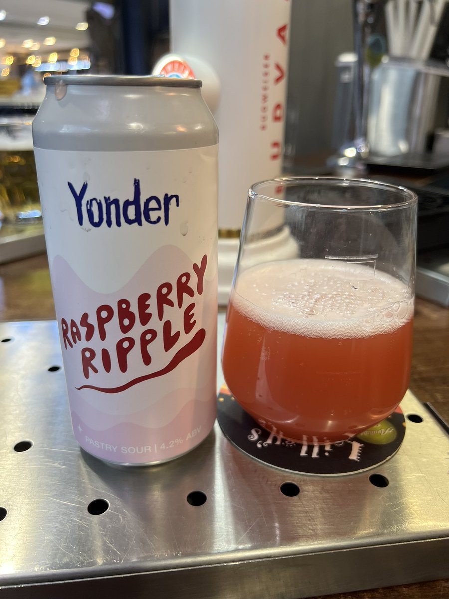 BadgerKub's tweet image. #24Tuesday #beer 
Raspberry #sour 
Mint Choc #stout 
Both quite nice!