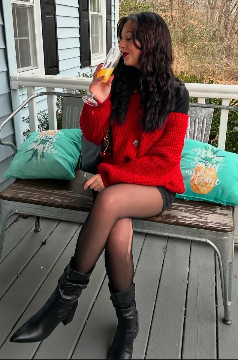 bcrftrlee's tweet photo. Ça fait tellement longtemps j’ai pas posté que j’ai fait une petite séance photo ! #OOTD #ootdStyle #ootdfashion https://t.co/MhYQLwoClO